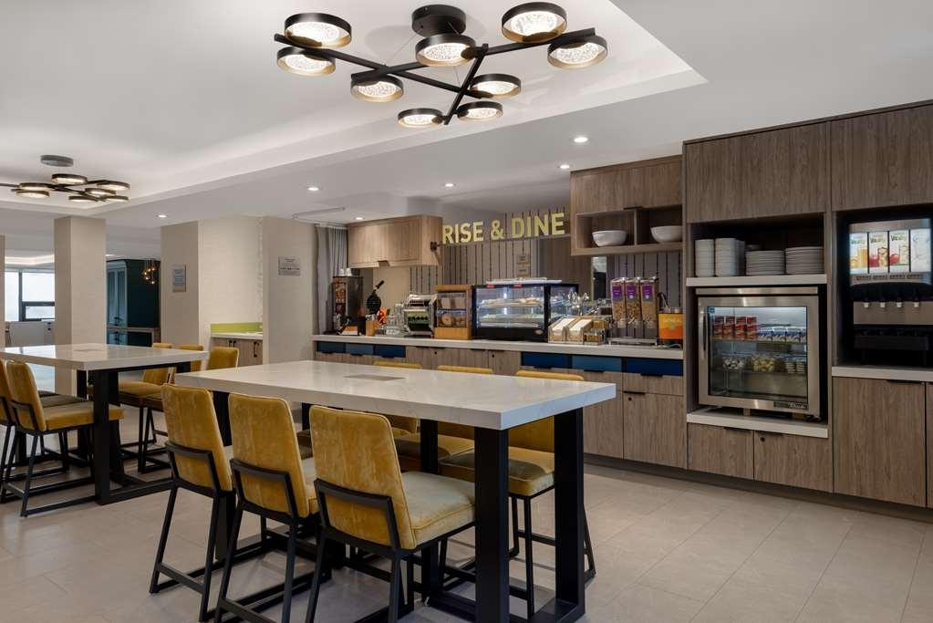 קינגסטון Ambassador Hotel & Conference Resort מסעדה תמונה
